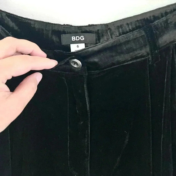Urban Outfitters BDG Black Velvet Pleated Wide Leg Trousers Pant Size 6, NWT - Picture 4 of 11